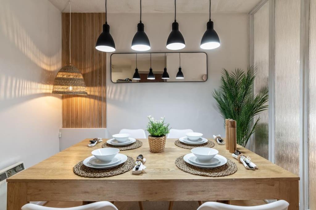 Silver Stone Suite - In The Heart Of แอเบอร์ดีน ภายนอก รูปภาพ